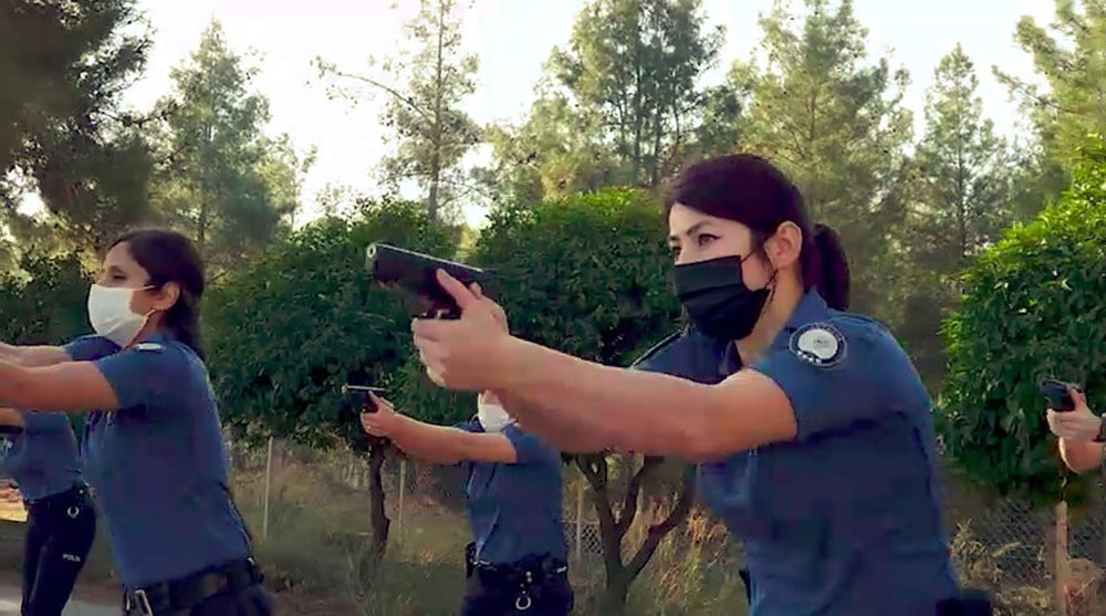 Antalya’nın kadın polisleri poligonda erkeklere taş çıkarttı