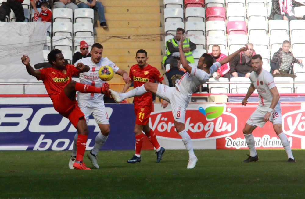 Antalyaspor evinde Göztepe’ye mağlup oldu