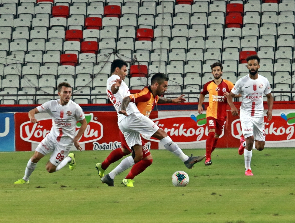 Antalyaspor sahasında Galatasaray ile 2-2 berabere kaldı