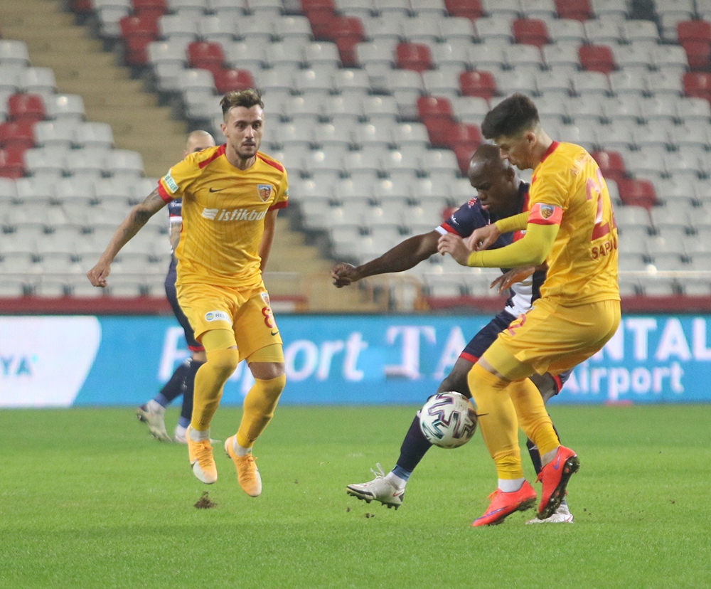 Antalyaspor, sahasında karşılaştığı Kayserispor’u 2-0 mağlup etti