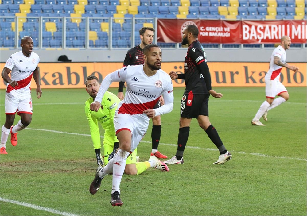 Antalyaspor’da Sidney Sam’dan 5 puanlık katkı