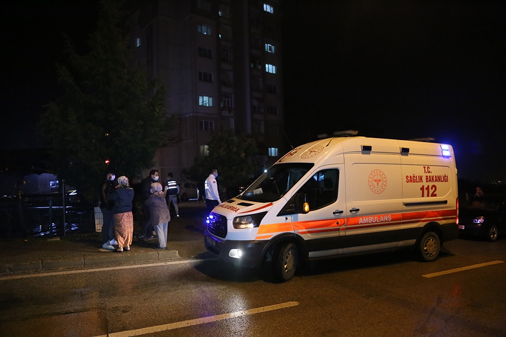 Apartman dairesinde doğalgaz bomba gibi patladı: 1 ağır yaralı