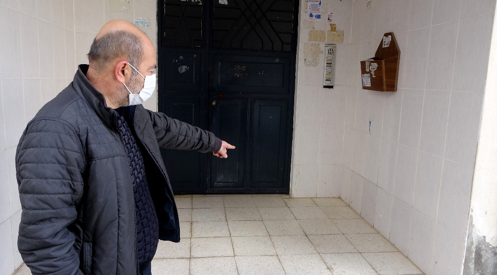 Apartman girişine terk edilen bebeği gören vatandaş olayı anlattı
