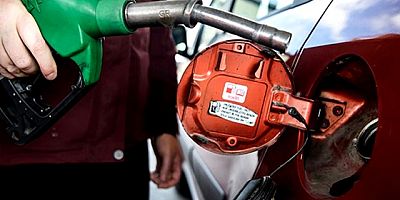 Araç sahiplerine iyi haber: Motorine bir indirim daha geliyor!