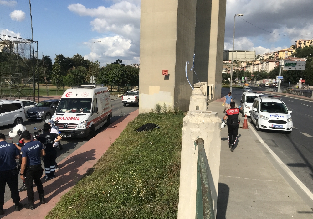 Aracını yol kenarına park edip viyadükten atladı