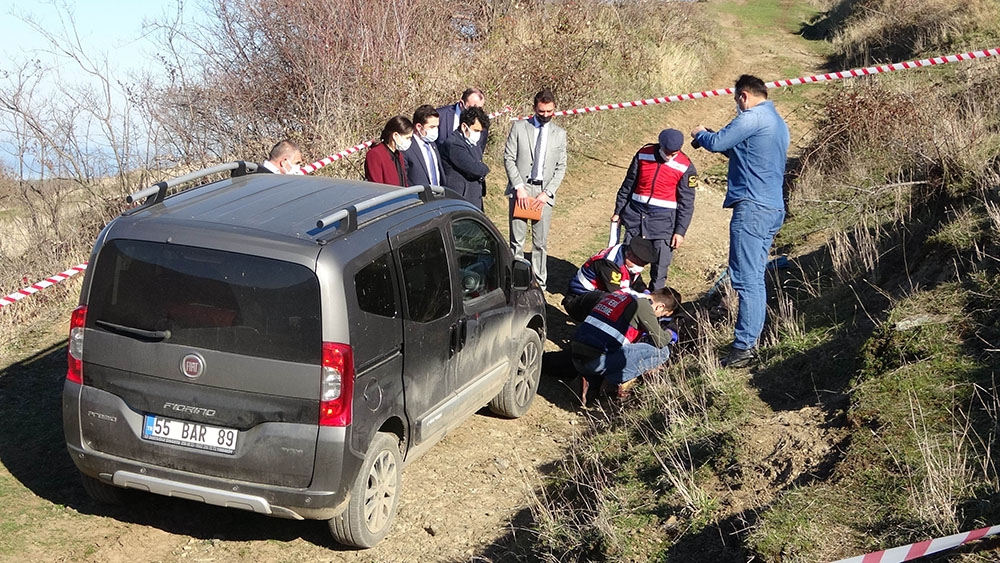Aracının yanında tabancayla alnından vurulmuş halde bulundu