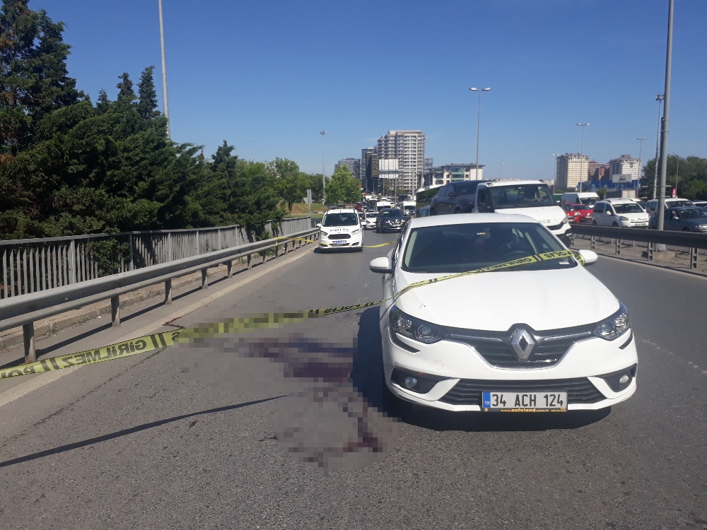 Araçta tartıştığı amcasını vurdu