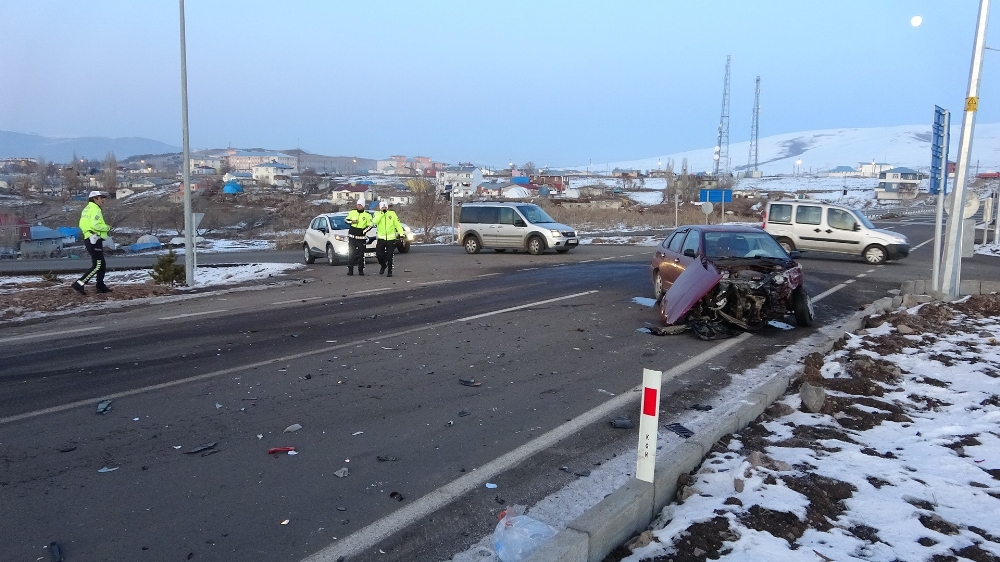 Ardahanda Trafik Kazası: 4 Yaralı