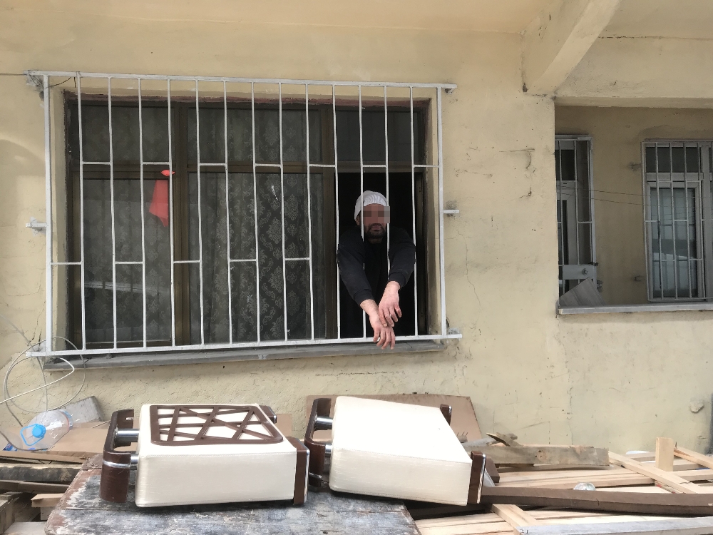 Arkadaşını bıçakladı, 