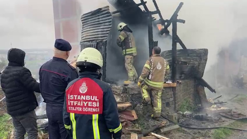 Arnavutköy’de alev alev yanan tandır fırını küle döndü