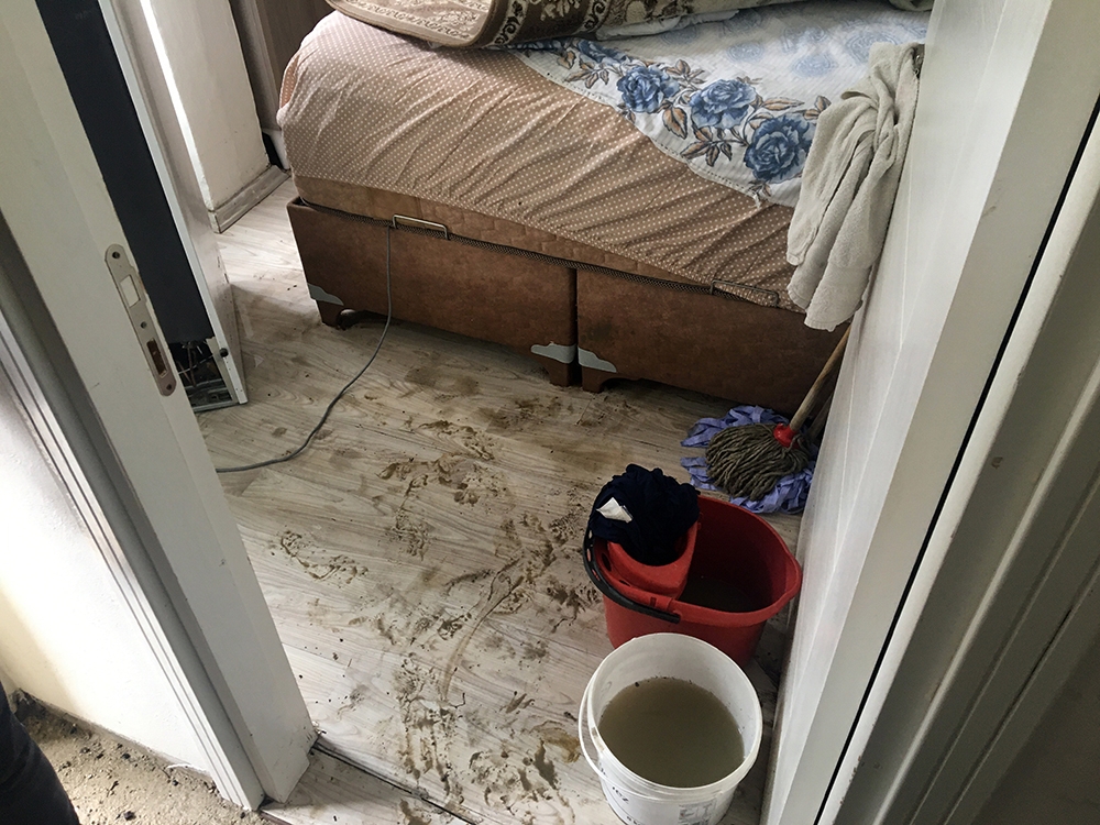 Arnavutköy’de evleri su bastı