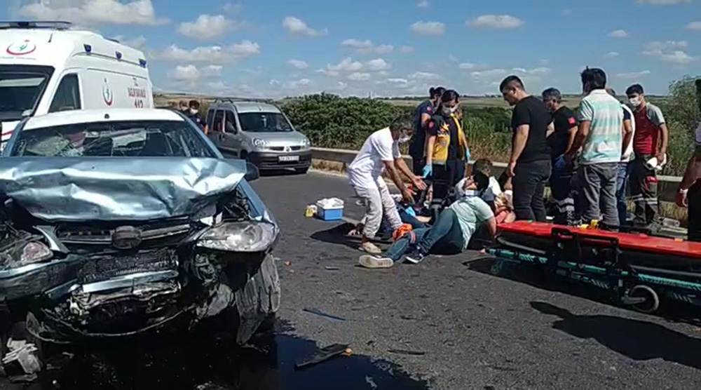 Arnavutköy’de feci kaza: 4’ü çocuk 7 kişi yaralandı
