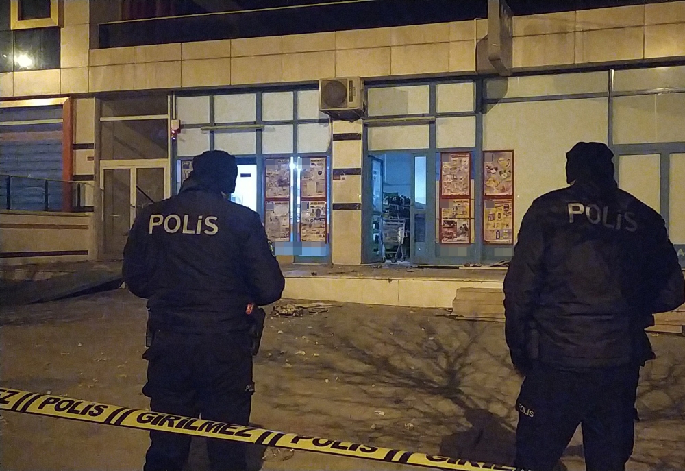 Arnavutköy’de markete EYP’li saldırı