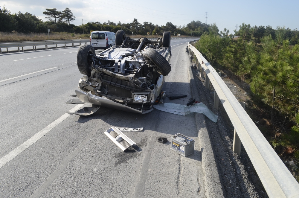 Arnavutköy’de otomobil takla attı