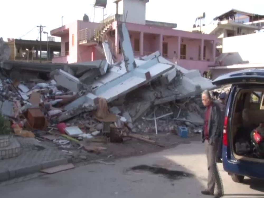 Arnavutlukta Arama Kurtarma Çalışmaları Eğitimli Köpeklerle Sürüyor