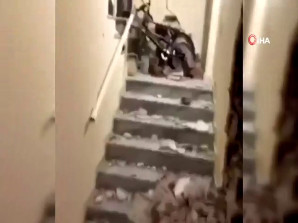 Arnavutlukta Peş Peşe Depremler: 3 Ölü