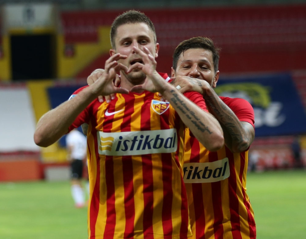 Artem Kravets ligde 6. golünü attı