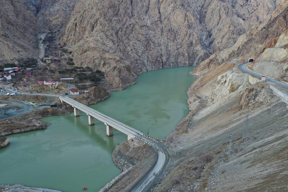 Artvin’de baraj inşaatları ile birlikte ulaşım ağıda yenileniyor