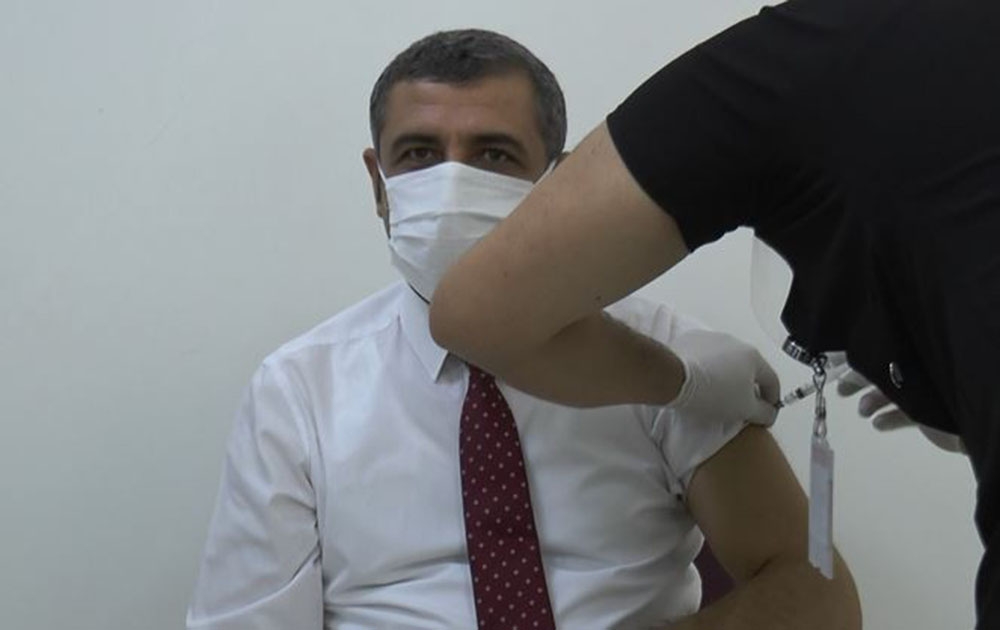 Aşı olan milletvekili, korona virüse yakalandı