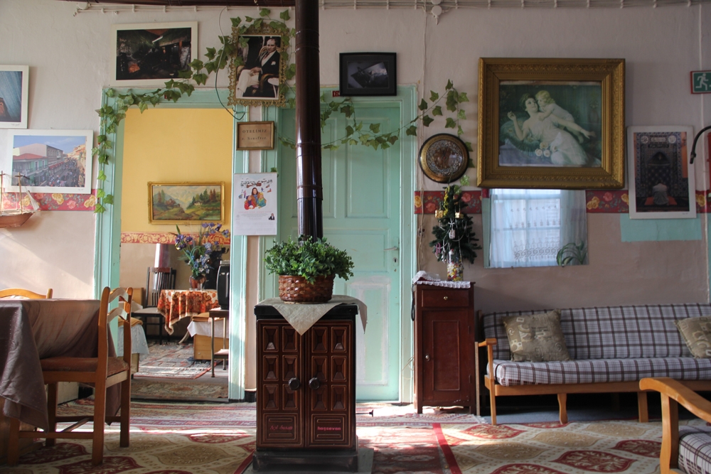 Asırlık otel evsizlere yuva oldu