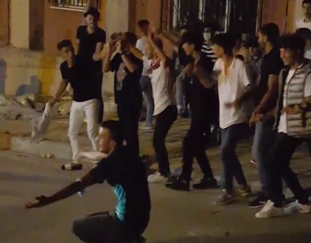 Asker uğurlama gecesinde koronaya aldırış etmeden halay çektiler