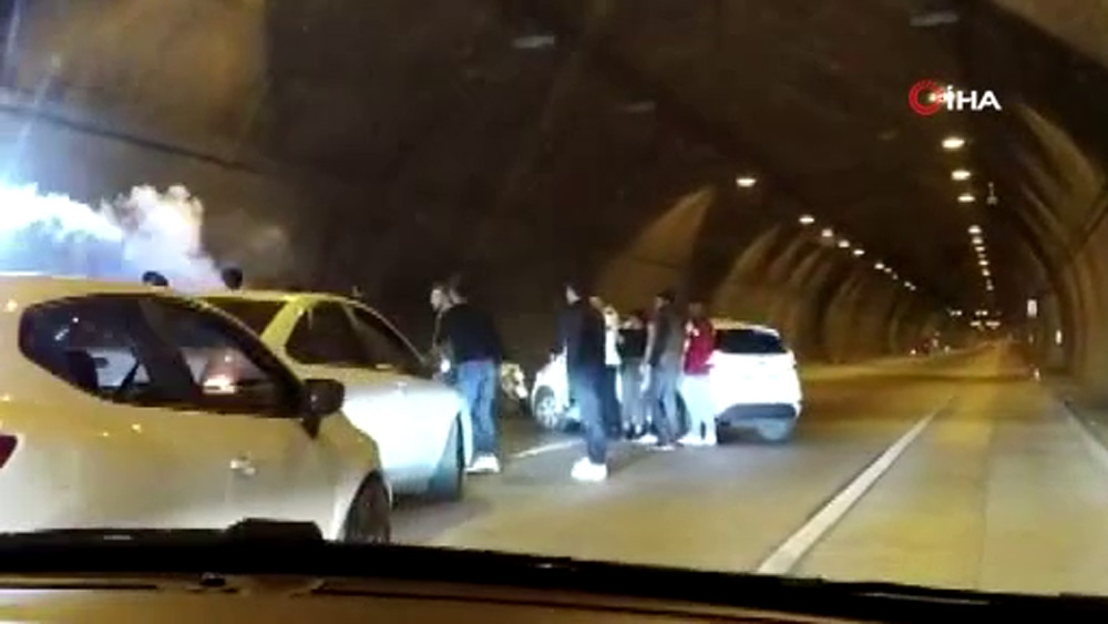 Asker uğurlamak için tüneli kapattılar, motosikletle drift yaptılar