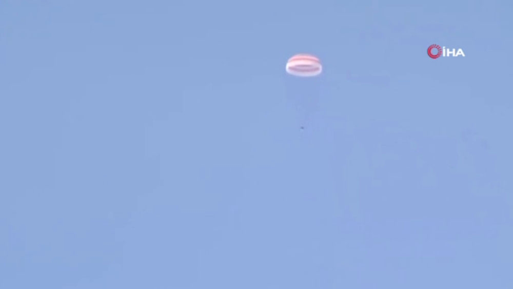 Astronotlar 196 gün sonra dünyaya geri döndü