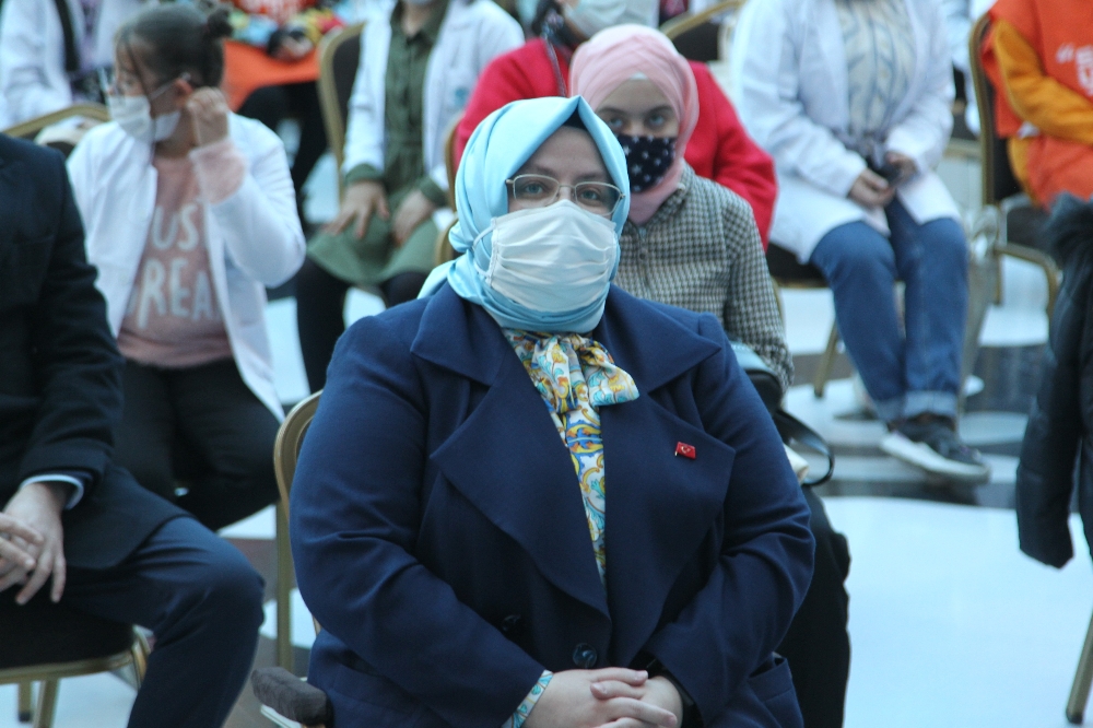 “Astronotlarımızın kadın olup olmayacağını konuştuğumuz bir dönemi yaşıyoruz”