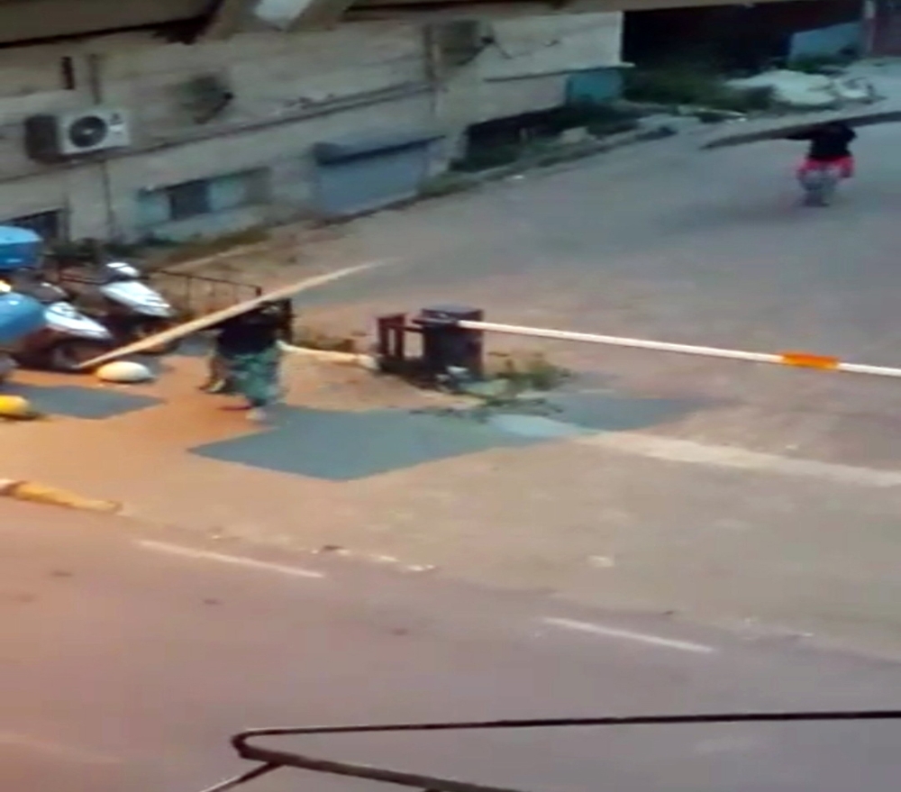 At arabalı 4 kadın hırsız önce kameraya ardından polise yakalandı