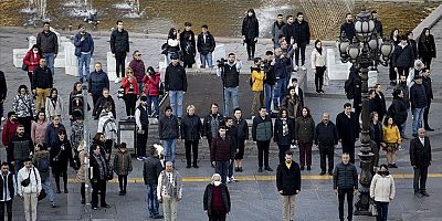 Ata'ya saygı! Yurt genelinde saat 9'u 5 geçe hayat durdu