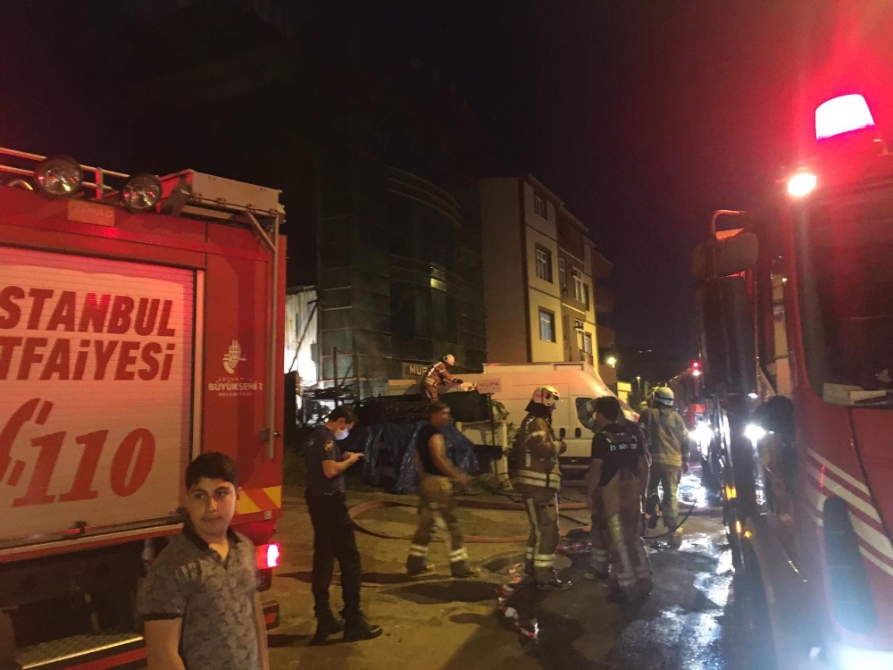 Ataşehir’de ambalaj fabrikasında yangın