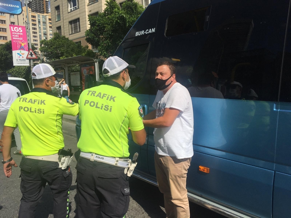 Ataşehir’de hat kavgasında minibüs esnafı isyan etti