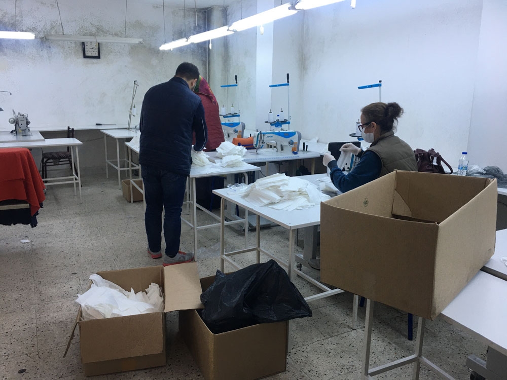 Ataşehir’de kaçak maske üretimi yapılan atölyelere baskın