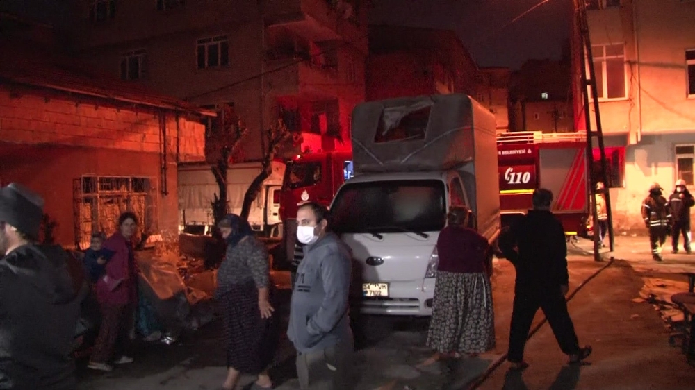 Ataşehir’de kısıtlama sabahına yangınla uyandılar