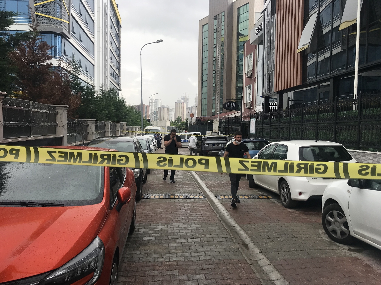 Ataşehir’de lüks araç içinde silahlı saldırıya uğrayan kadın hayatını kaybetti