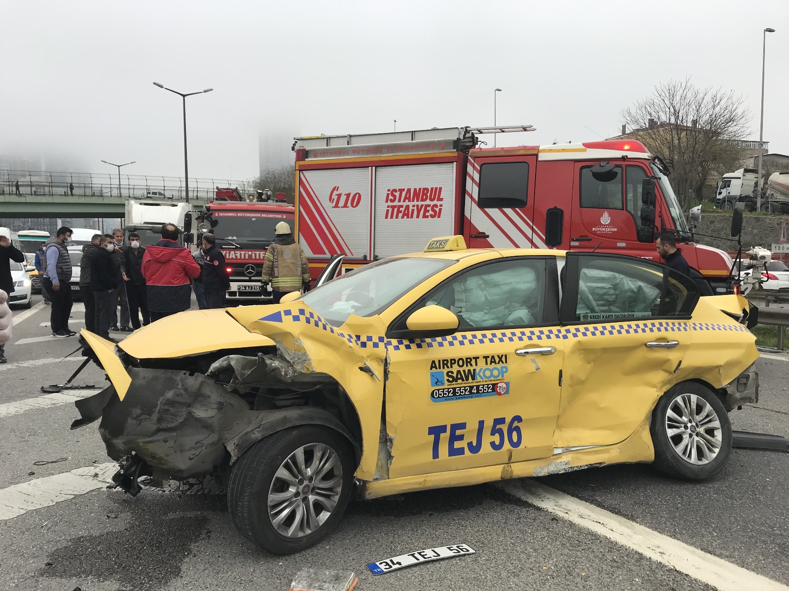 Ataşehir’de taksilerin karıştığı zincirleme kaza: 3 yaralı