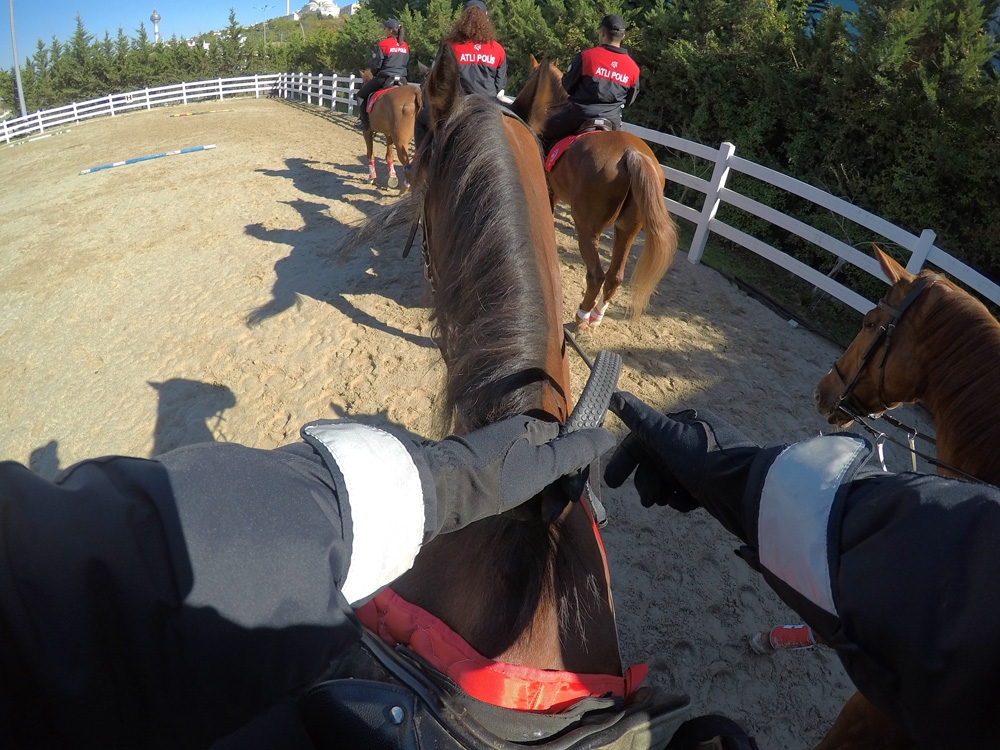 Atlı Polislerin Nefes Kesen Eğitimi Havadan Görüntülendi