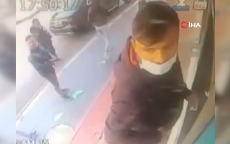 ATM’den para çeken şahsı böyle gasp ettiler