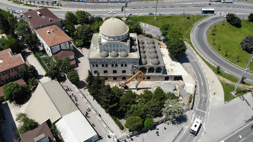 Avcılar Hacı Ahmet Tükenmez Camisi’nde yıkım başladı