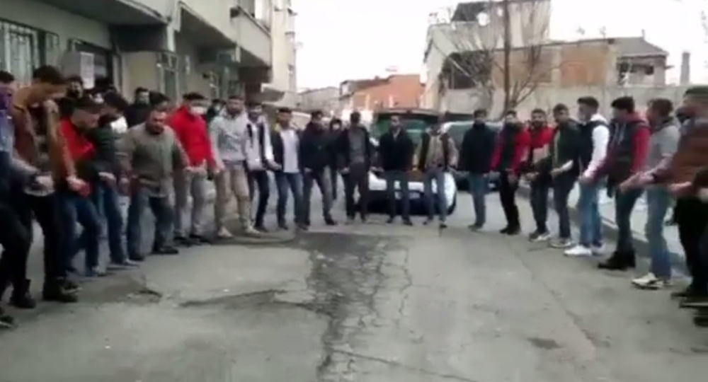 Avcılar’da asker eğlencesinde pes dedirten ‘korona’ halayı