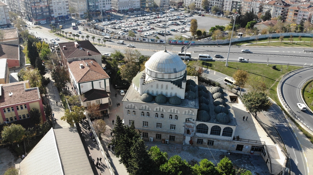 Avcılarda Depremde Minaresi Yıkılan Cami Akıbetini Bekliyor