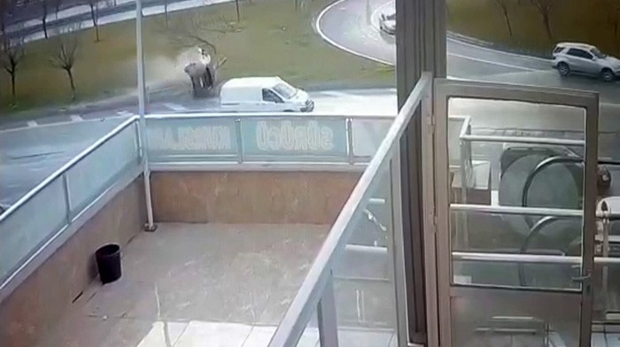 Avcılar’da feci kaza güvenlik kamerasında