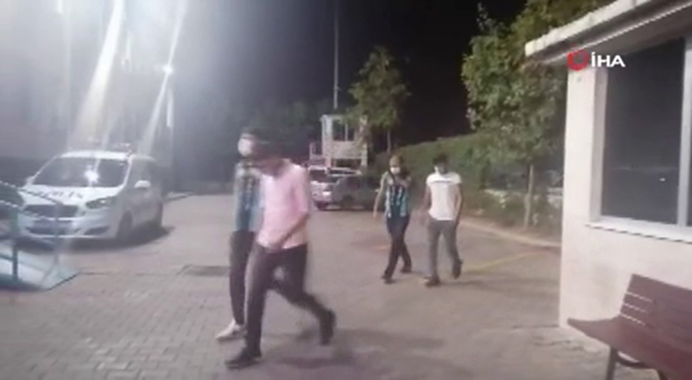 Avcılar’da makas atarak trafikte tehlike saçan magandalar yakalandı