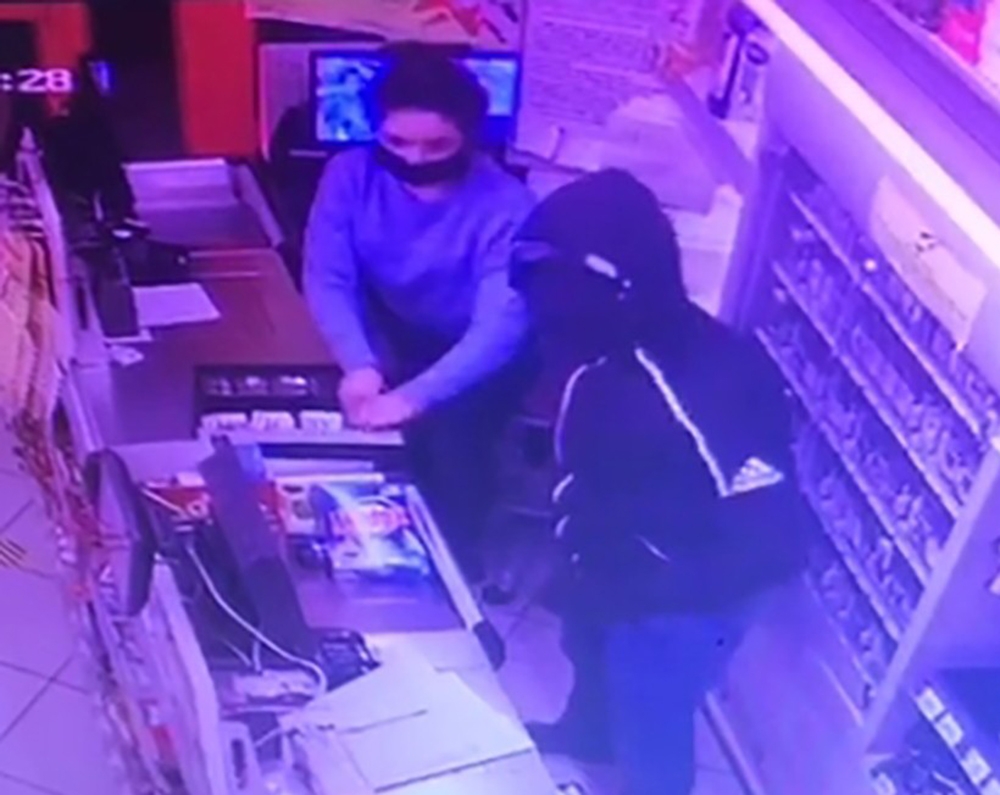 Avcılar’da markette soygun anı görüntüleri ortaya çıktı