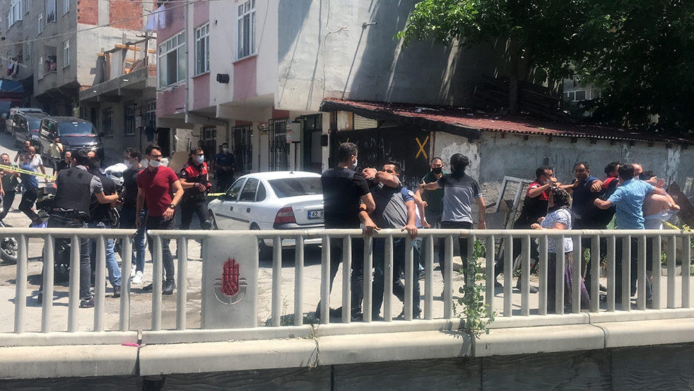 Avcılar’da ortalık karıştı: Pompalı tüfekle 2’si kadın 3 kişi yaralandı