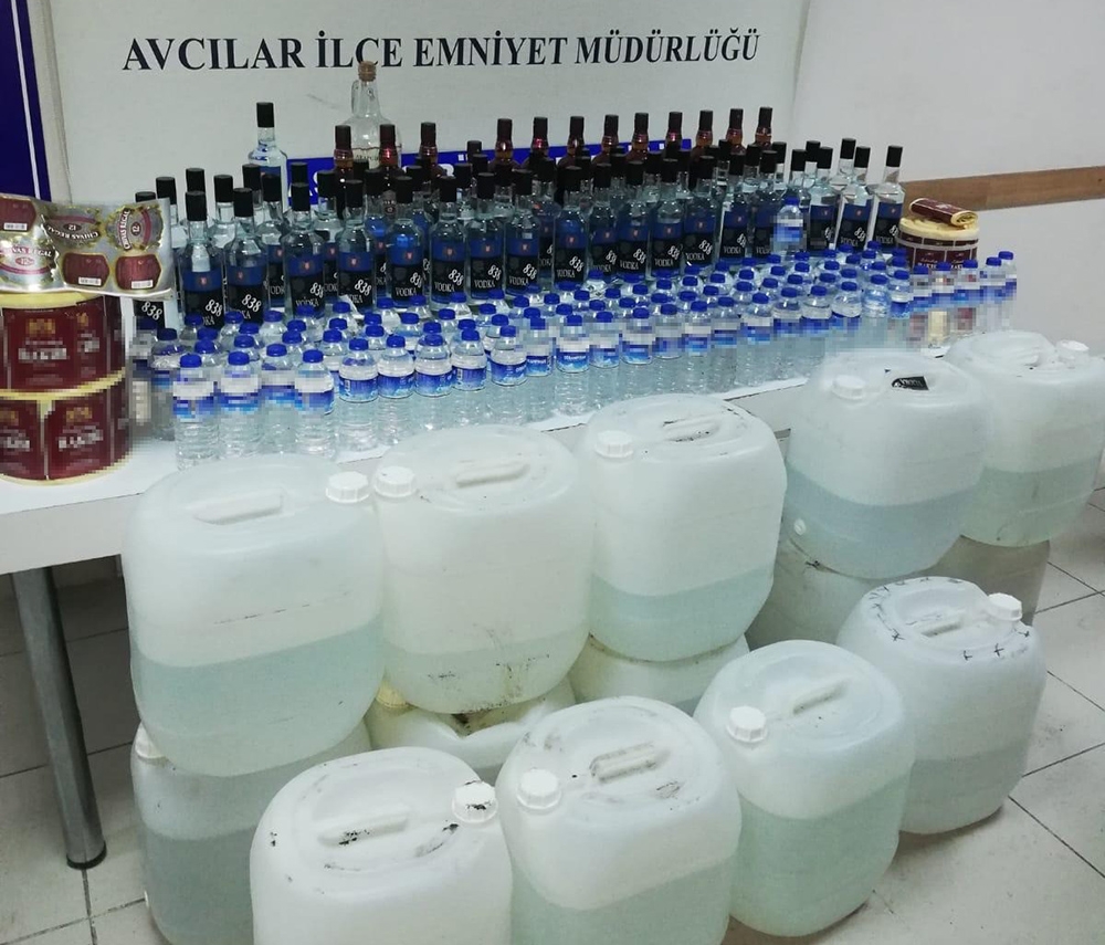 Avcılar’da otomobil garajında kaçak 257 litre etil alkol ele geçirildi
