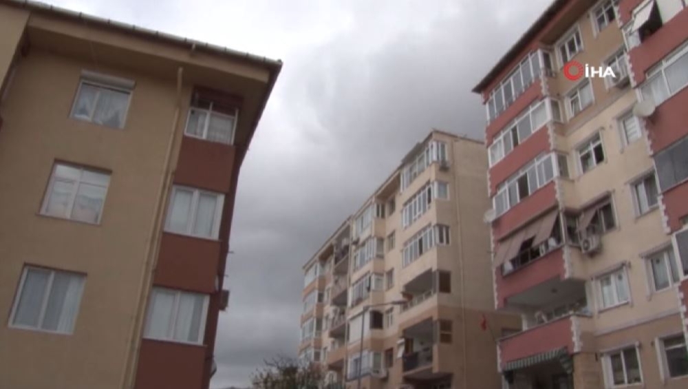 Avcılar’da riskli binalarda oturan vatandaşlardan ’imar izni’ eylemi