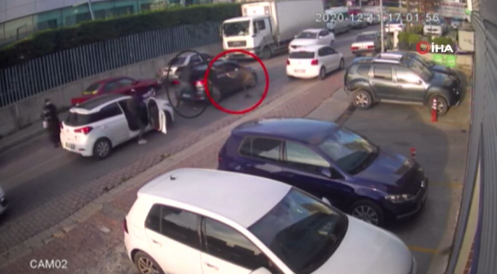 Avcılarda sokak ortasında silahlı çatışma kamerada: 1 ölü