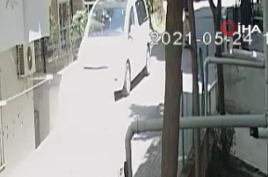 Avcılar’da, sokakta tartıştığı arkadaşını bir anda bıçakladı