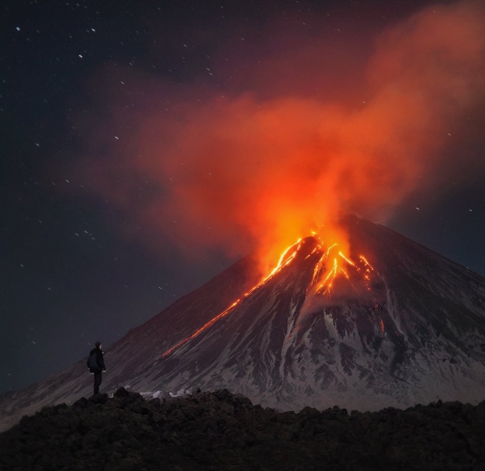 Avrasyanın En Aktif Yanardağı 3 Yıl Aradan Sonra Lav Püskürtmeye Başladı